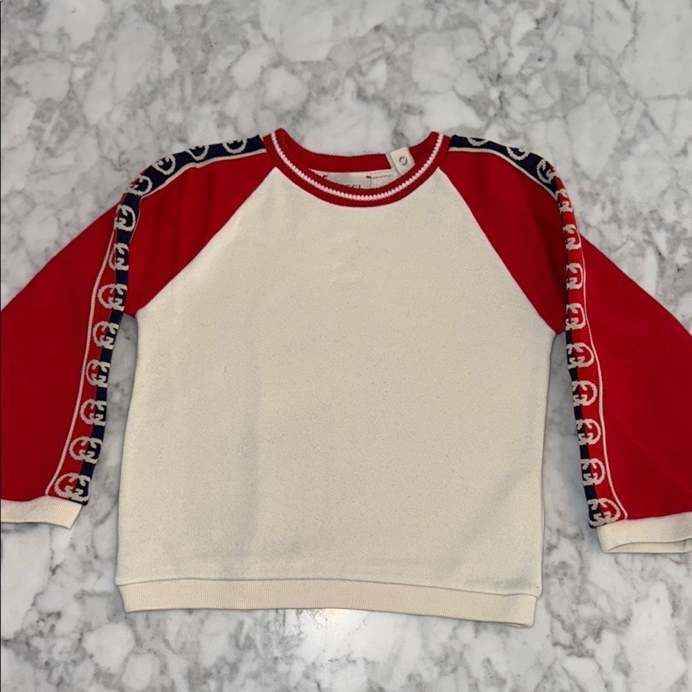 GUCCI KIDS CREAM SS WITH RED & NAVY LOGO SLEEVES 24M